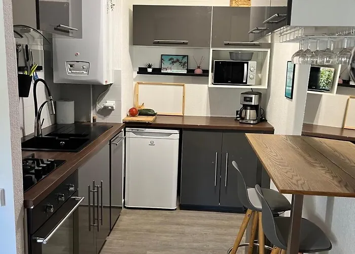 Beau & Grand T2, Balcon, Parking Au Calme *